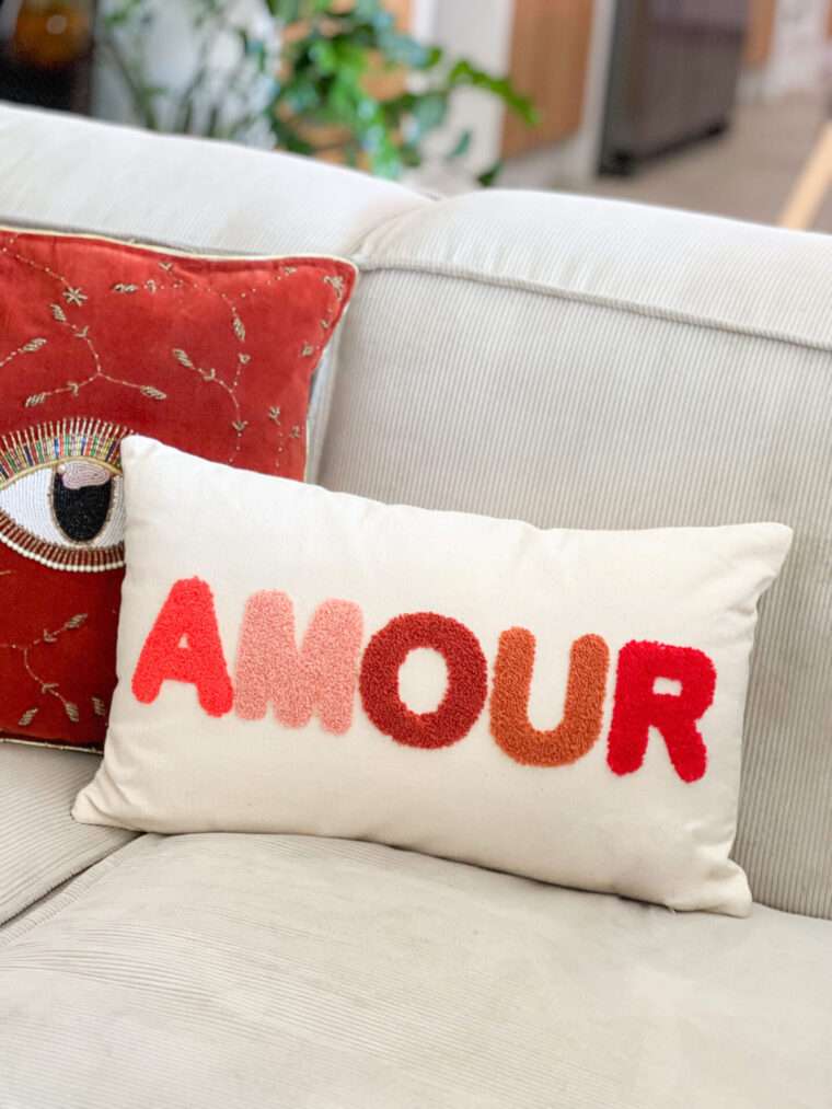 coussin amour message broderie opjet coton decoration textiles Aix en Provence