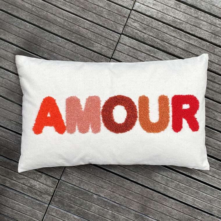 coussin amour message broderie opjet coton decoration textiles Aix en Provence