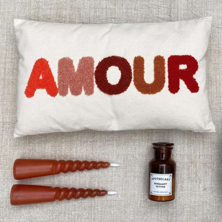 coussin amour message broderie opjet coton decoration textiles Aix en Provence